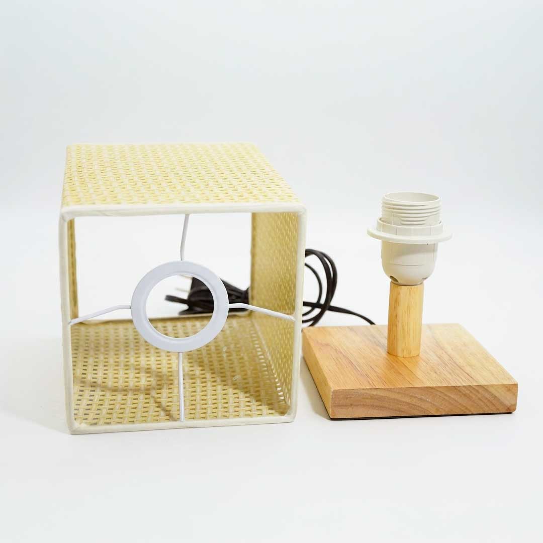 LAMPARA D/MESA RATAN CUADRADA B/MADERA LH-5098