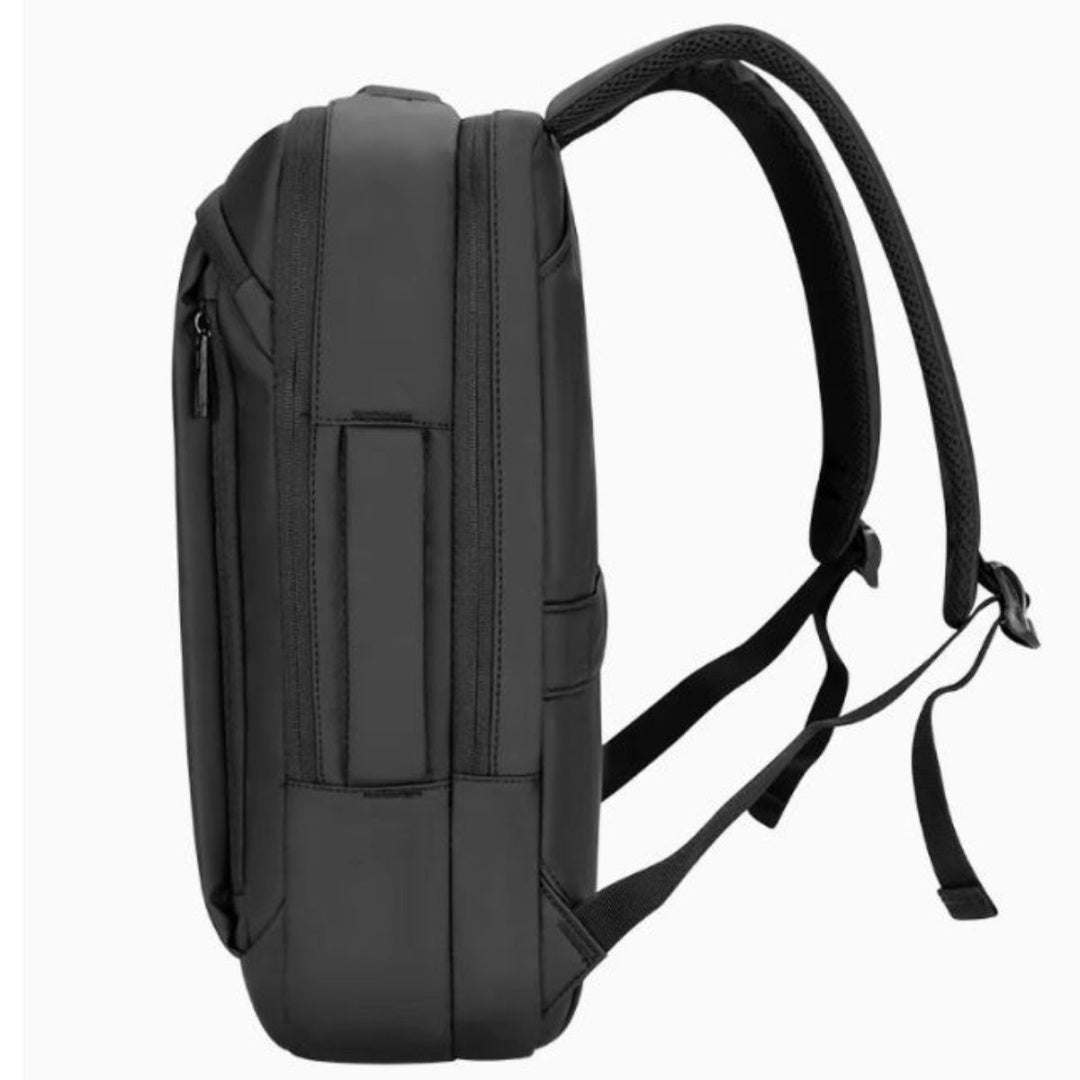 Mochila de viaje negra 42x30x14cm.
