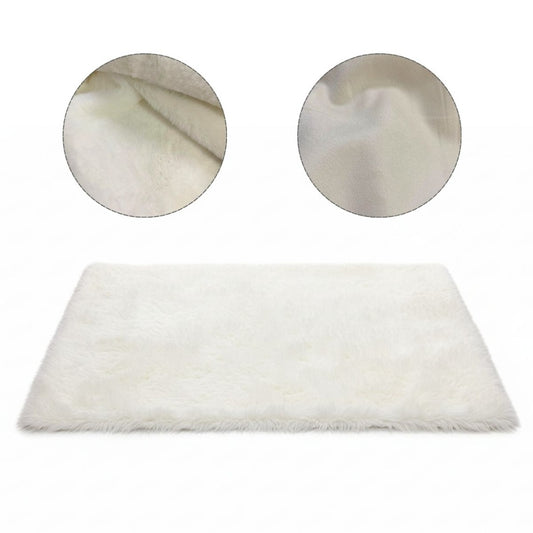 Alfombra blanca de felpa 50x80cm.