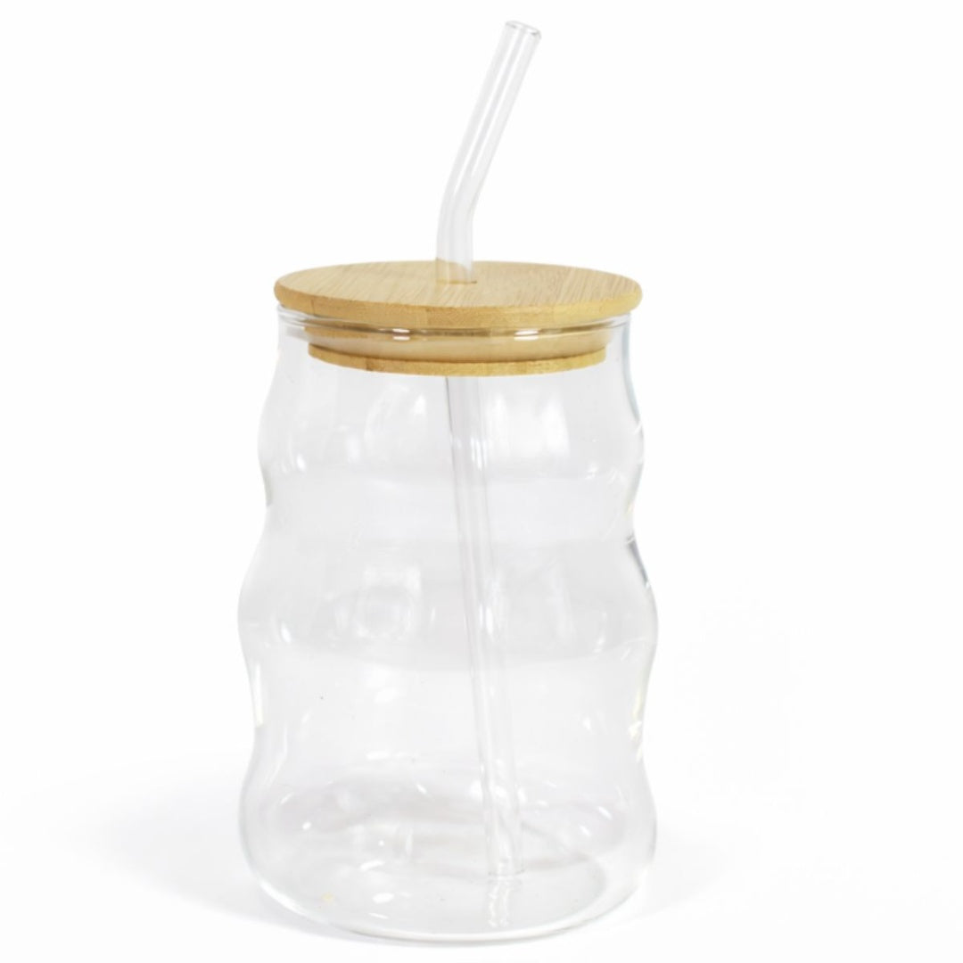 Vaso de vidrio con tapa de madera y sorbito