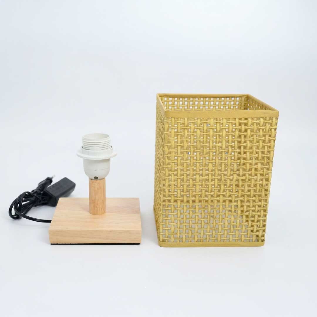 LAMPARA D/MESA RATAN CUADRADA B/MADERA LH-5098