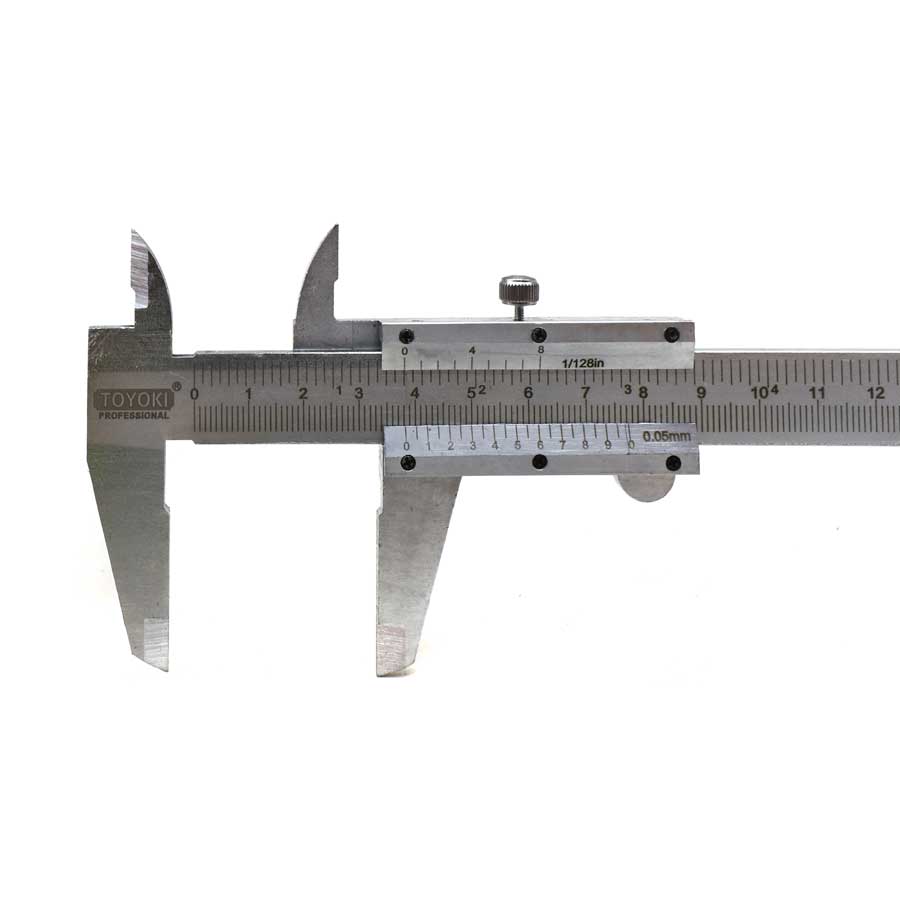 CALIBRE METALICO 6″ TOYOKI EN CAJA D/MADERA LH296