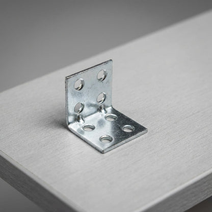ESCUADRA METALICA PERFORADA 3CMX3CM LH-2049