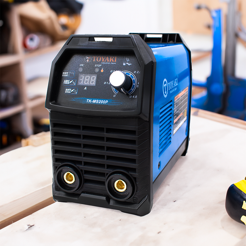 SOLDADORA INVERTER DIGITAL 200 AMP TOYAKI TKMS200P