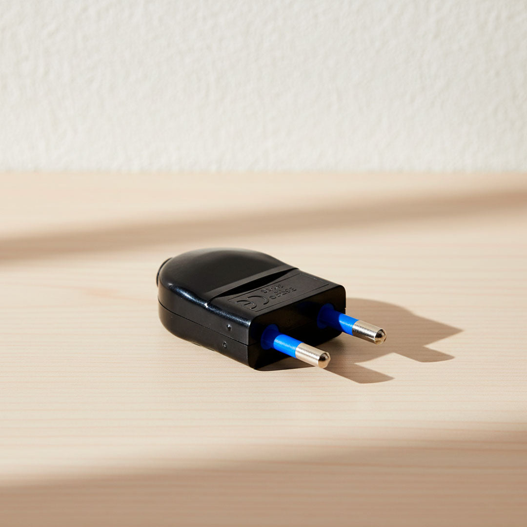 FICHA MODULAR 10 AMP 2PATAS NEGRA LED LIFE SL1001