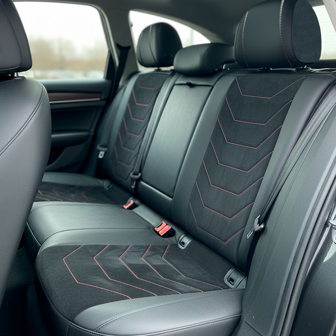 CUBRE ASIENTO SEMI CUERO DETALLES ROJOS LH-4547