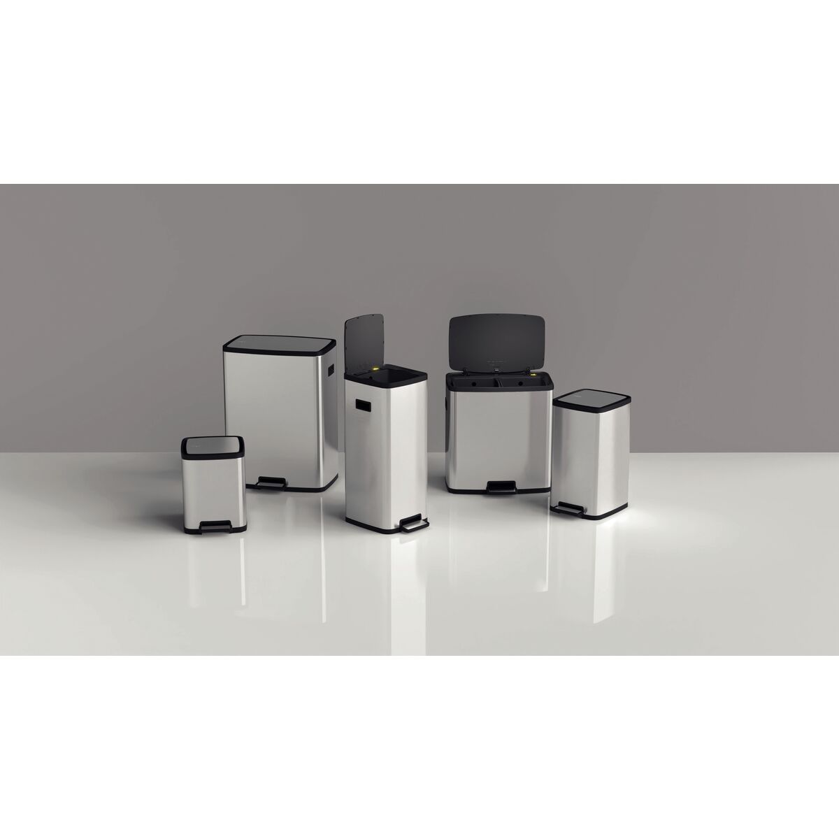 Basurero en Acero Inoxidable con Pedal Tramontina Octos 45 litros
