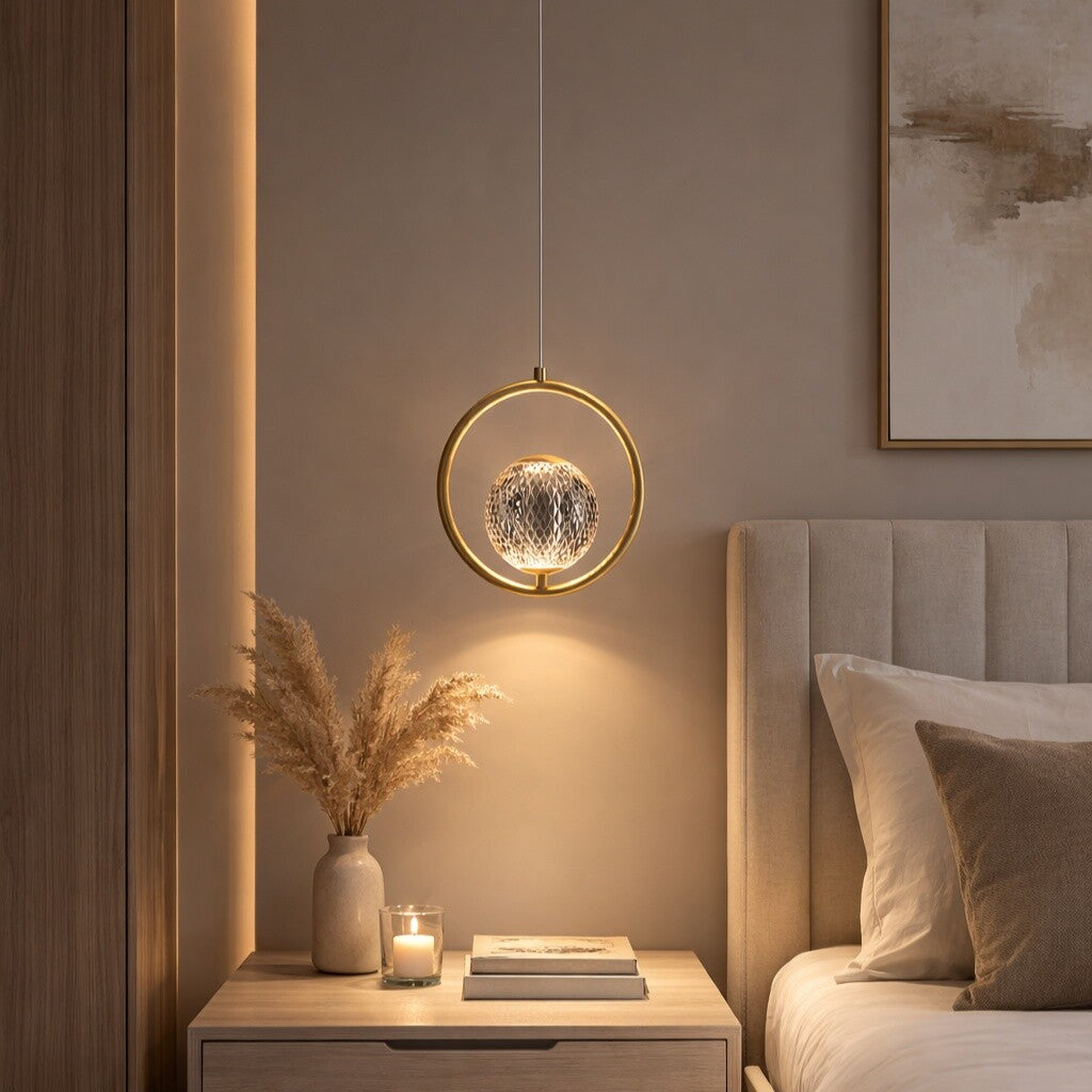 Colgante led esfera dorada y vidrio facetado