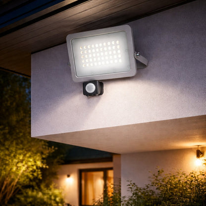 Foco Led 50w con sensor de movimiento
