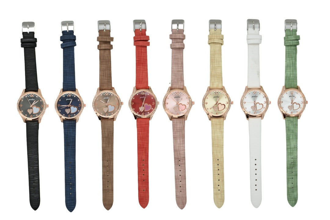 Reloj pulsera con brillos y corazones