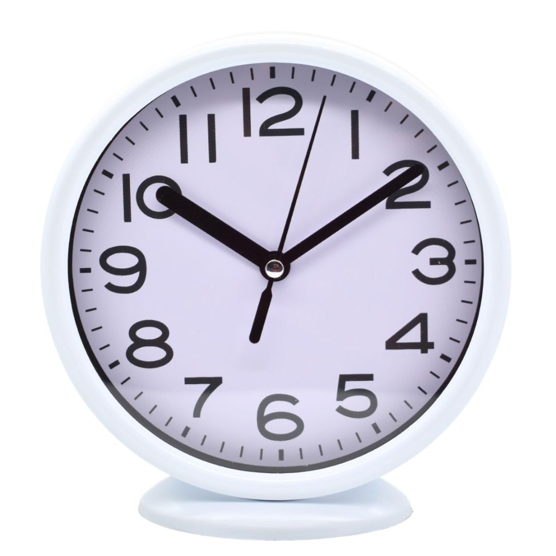 Reloj blanco con base 16x15x5cm.