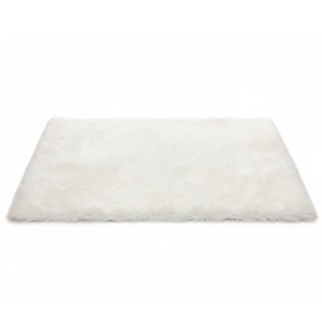 Alfombra blanca de felpa 50x80cm.