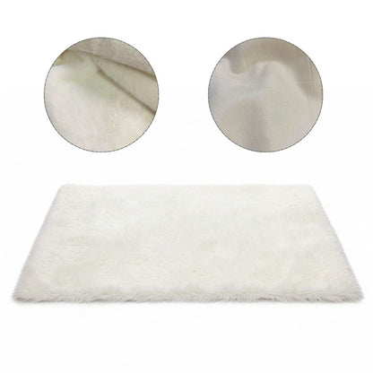 Alfombra blanca de felpa 50x80cm.