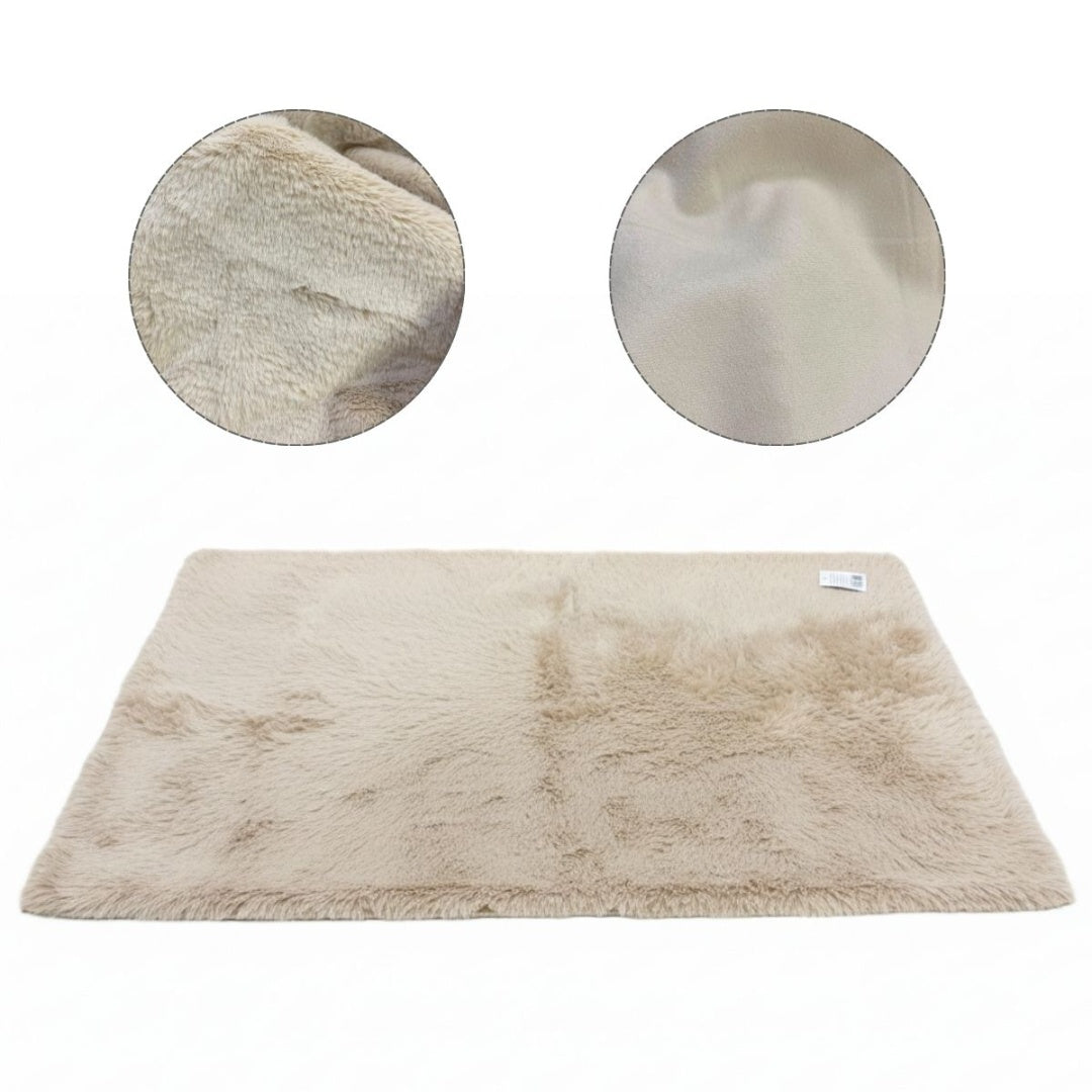 Alfombra beige de felpa 50x80cm.