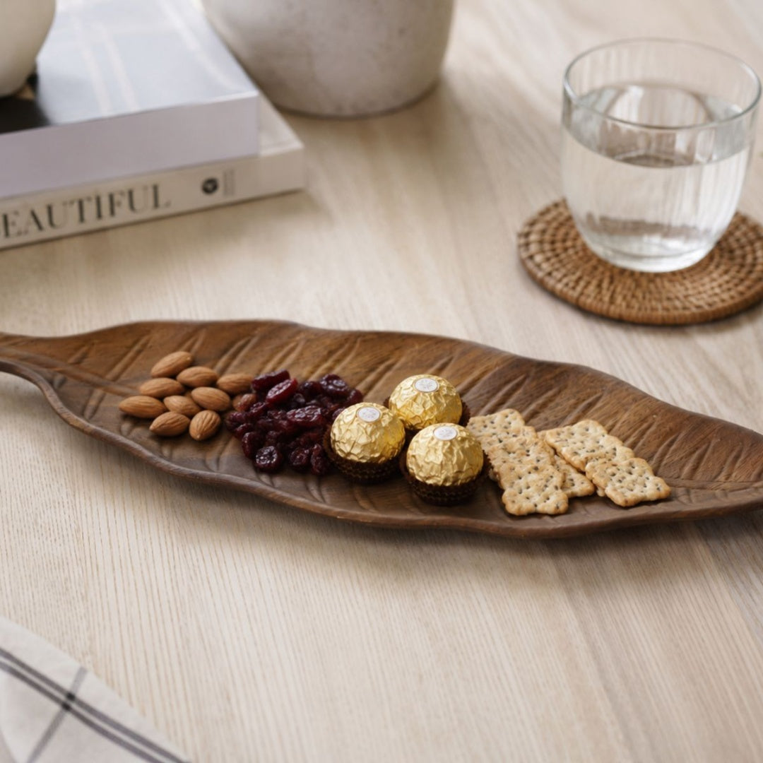 Bandeja decorativa con forma de hoja 37x14cm