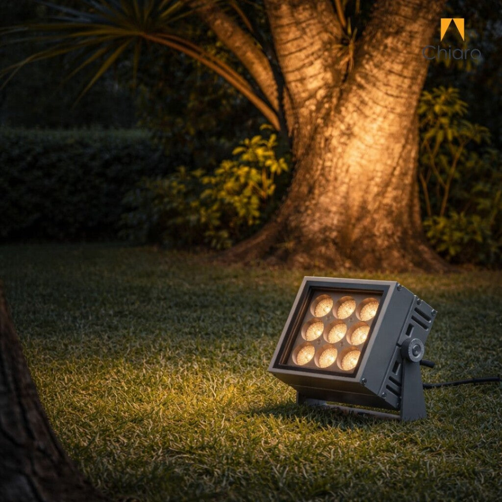 Proyector LED 24W luz cálida IP66 para jardín