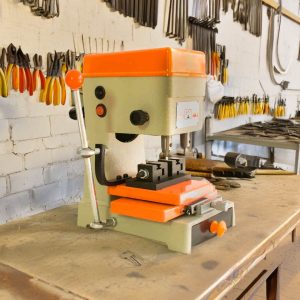 MAQUINA DUPLICADORA DE LLAVE MULTIPUNTO RH368A