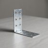 ESCUADRA METALICA PERFORADA 7CMX7CM LH-2053